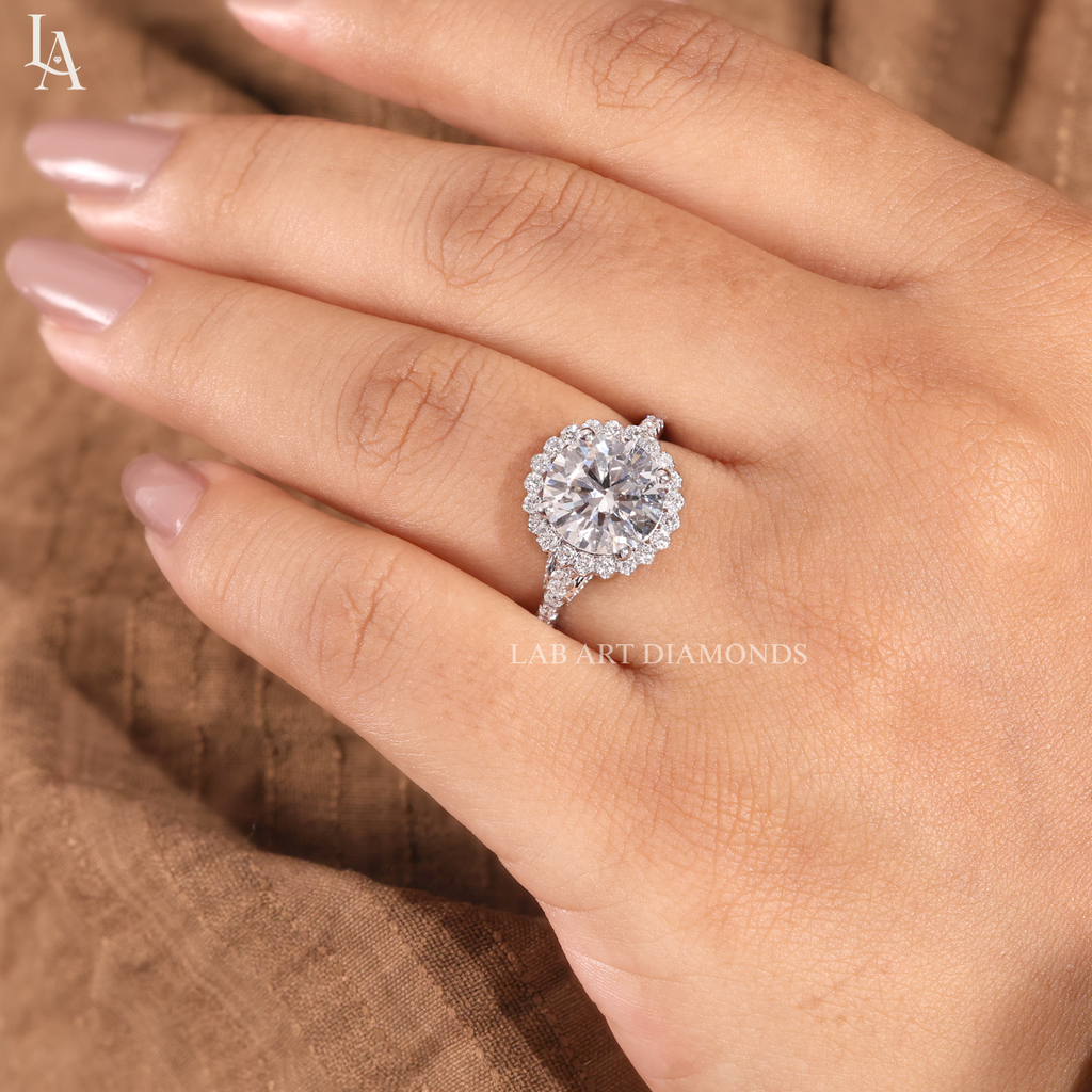 Round Cut Halo Engagement Ring