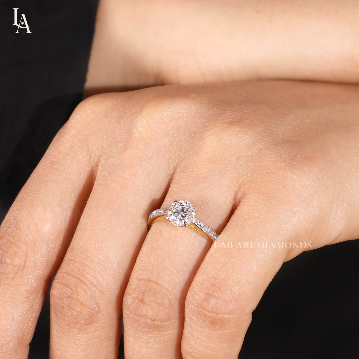 Round Cut Engagement Ring