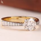 Round Cut Engagement Ring