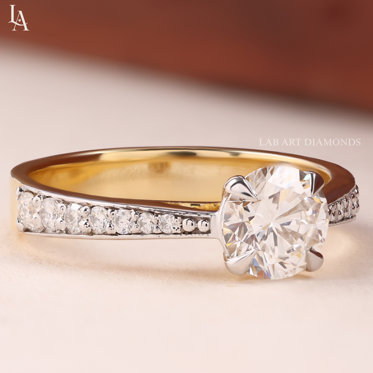 Round Cut Engagement Ring
