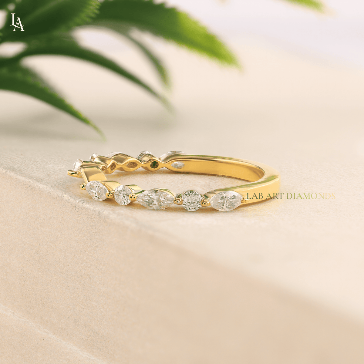Vine Leaf Marquise Alternating Round Curved V Contour Band