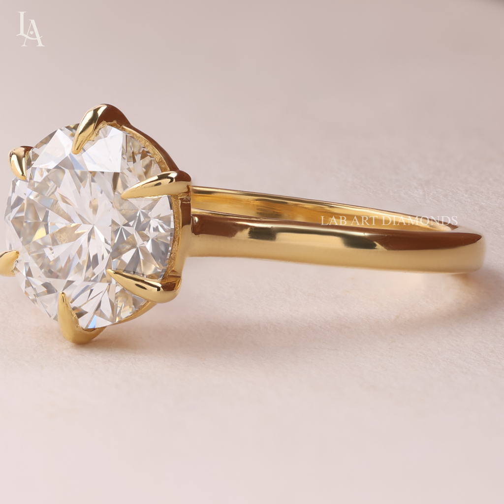 Round Cut Solitaire Engagement Ring