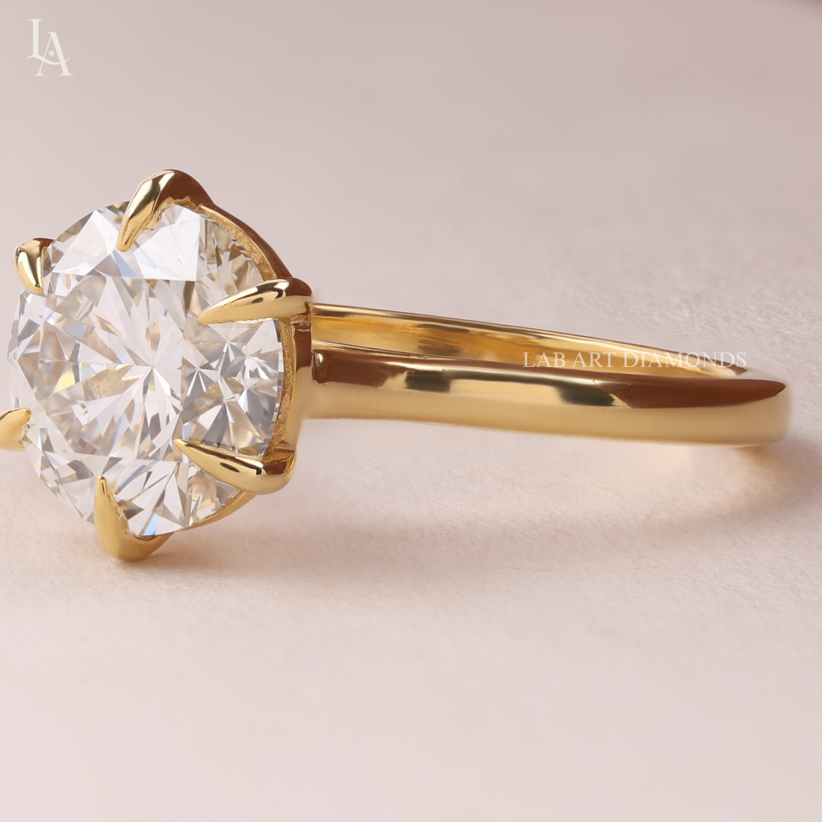 Round Cut Solitaire Engagement Ring