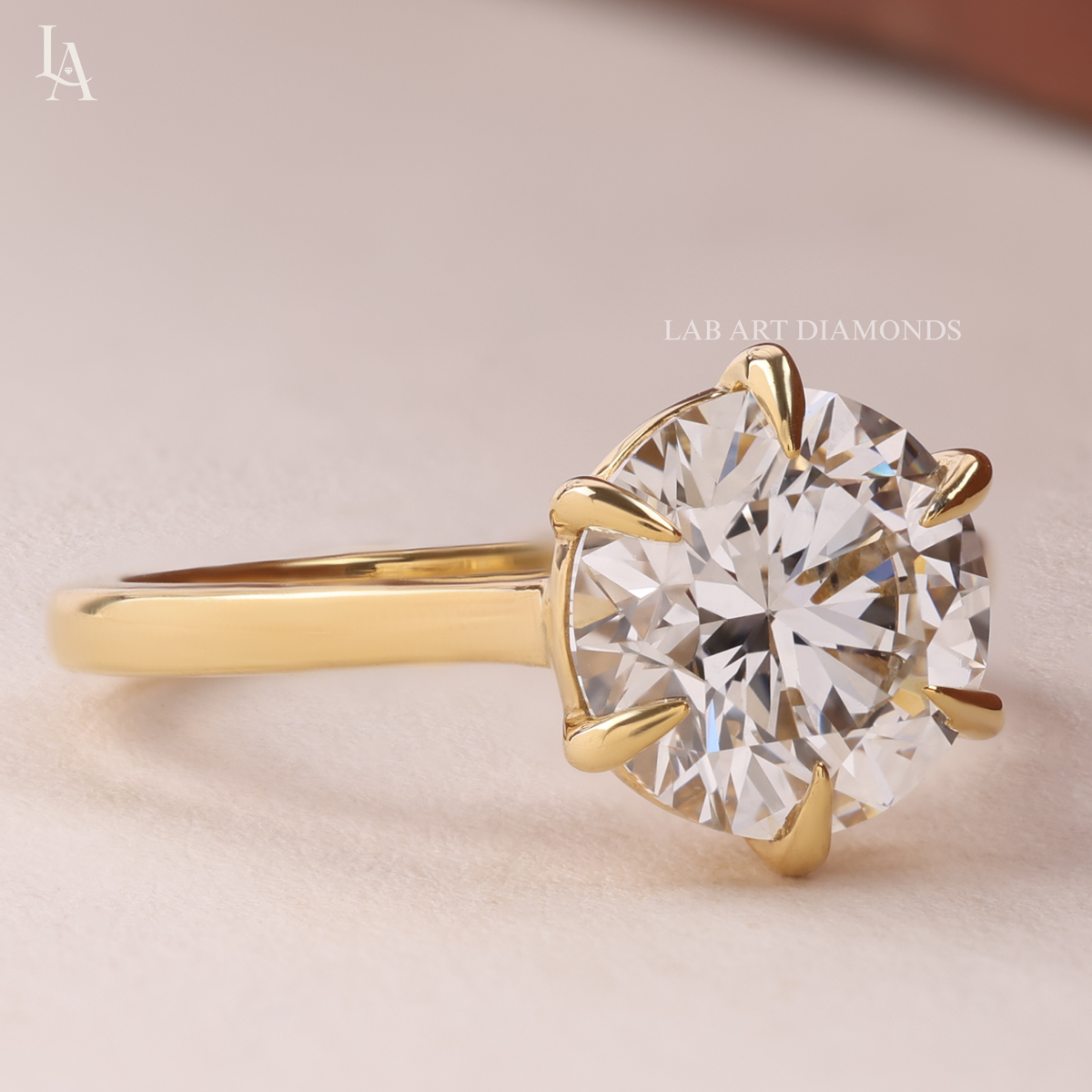 Round Cut Solitaire Engagement Ring