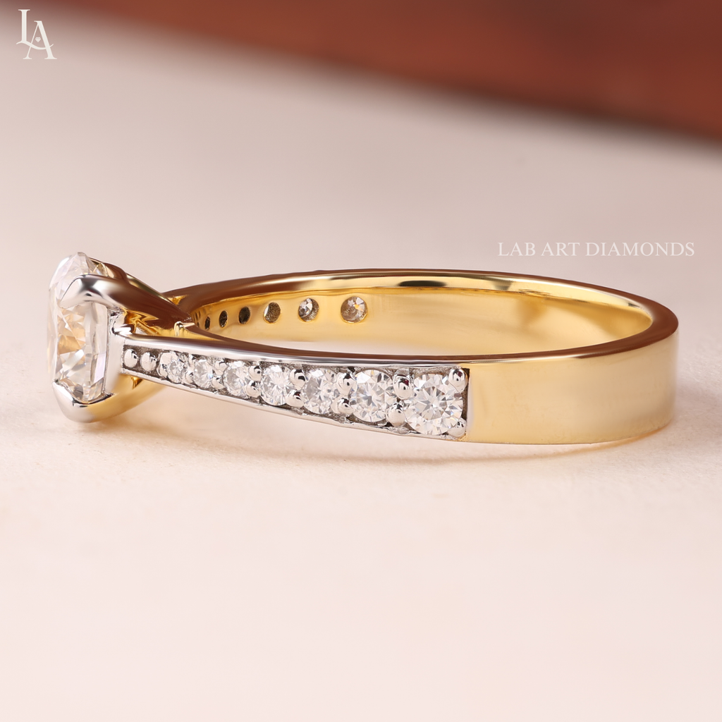 Round Cut Engagement Ring