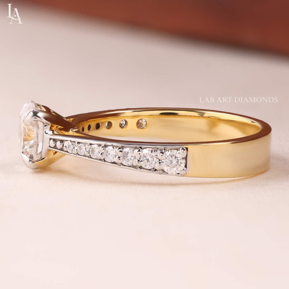 Round Cut Engagement Ring