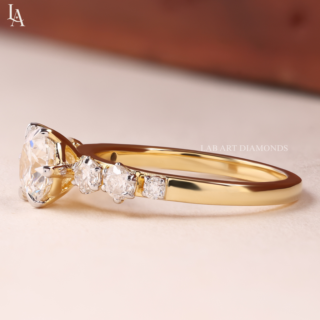 Round Cut Graduated Side Stone Engagement Ring