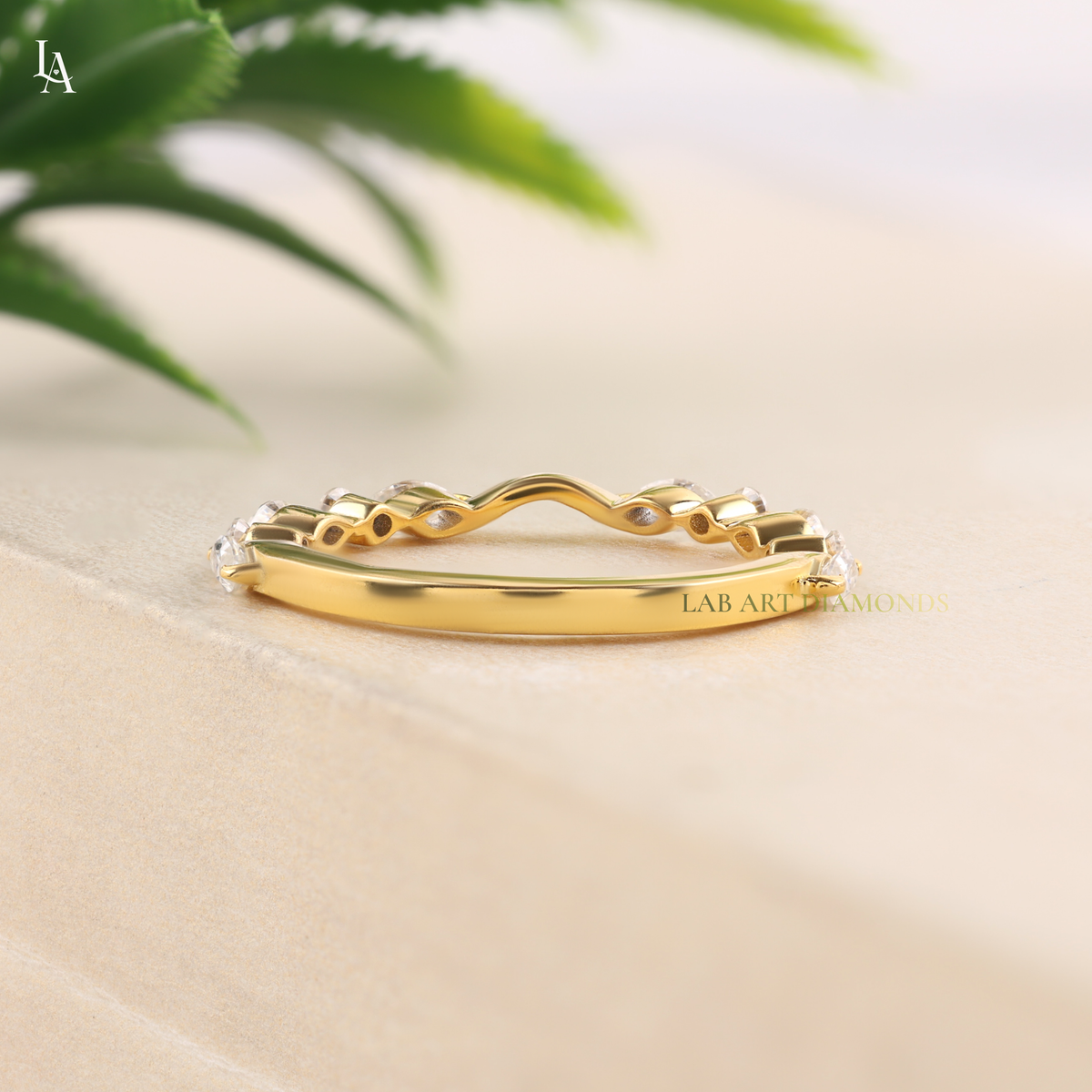 Vine Leaf Marquise Alternating Round Curved V Contour Band