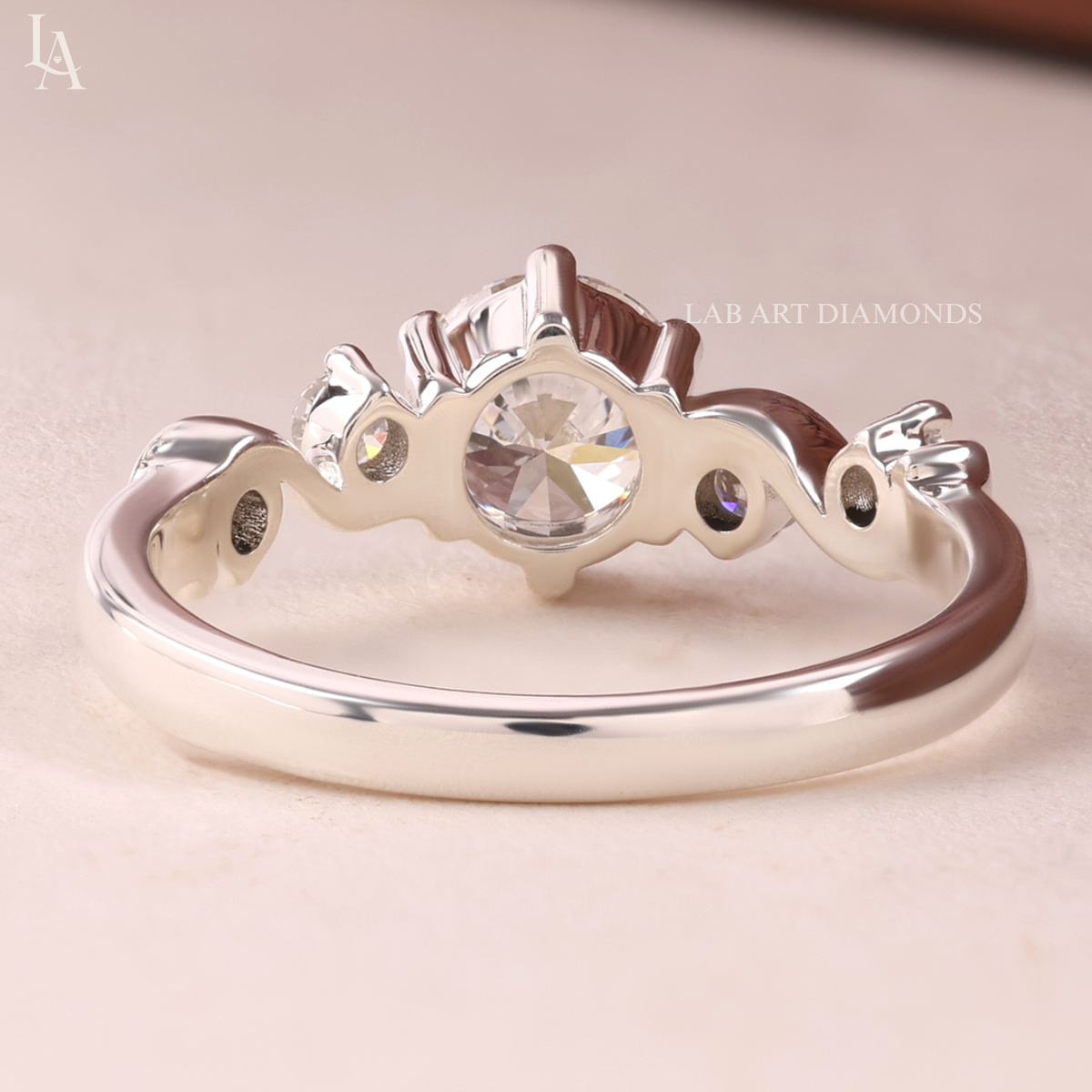 Round Cut Scattered Wave Vine Engagement Ring