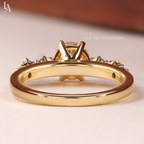 Round Cut Graduated Side Stone Engagement Ring