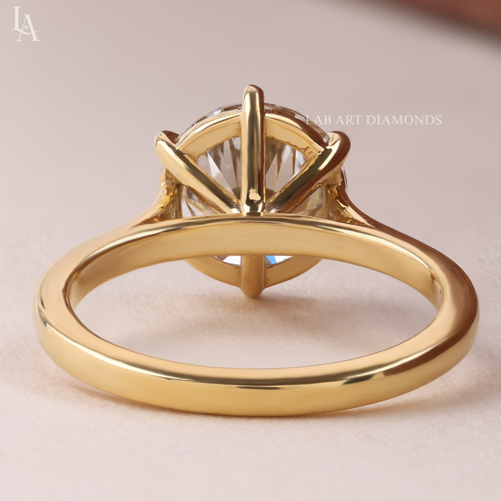 Round Cut Solitaire Engagement Ring