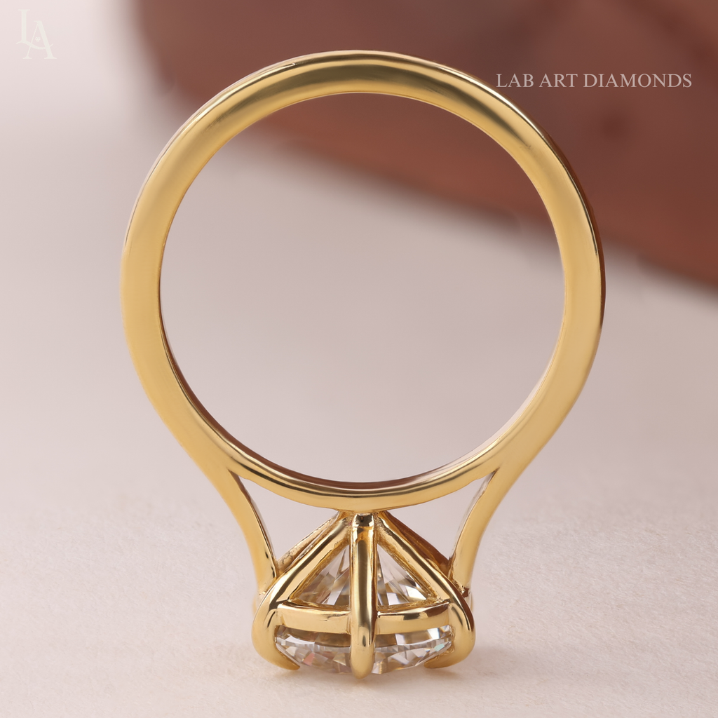 Round Cut Solitaire Engagement Ring