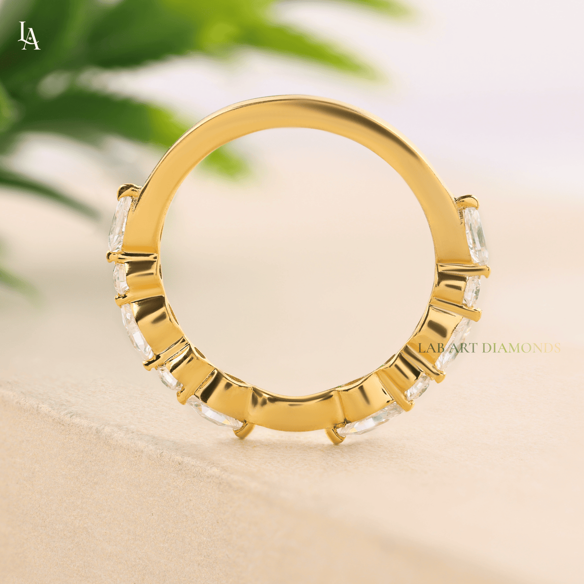 Vine Leaf Marquise Alternating Round Curved V Contour Band