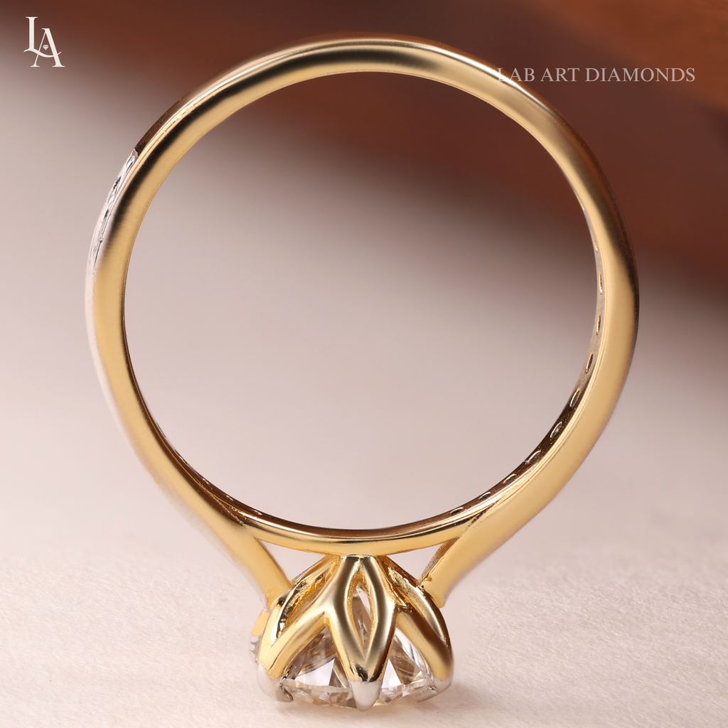 Round Cut Solitaire Engagement Ring