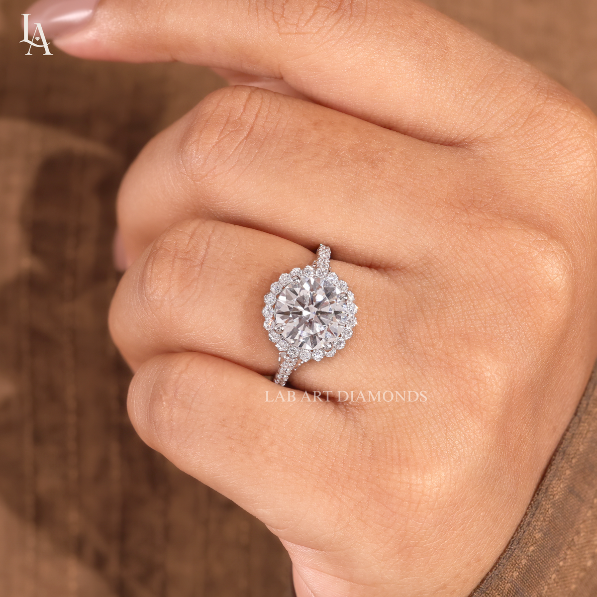 Round Cut Halo Engagement Ring