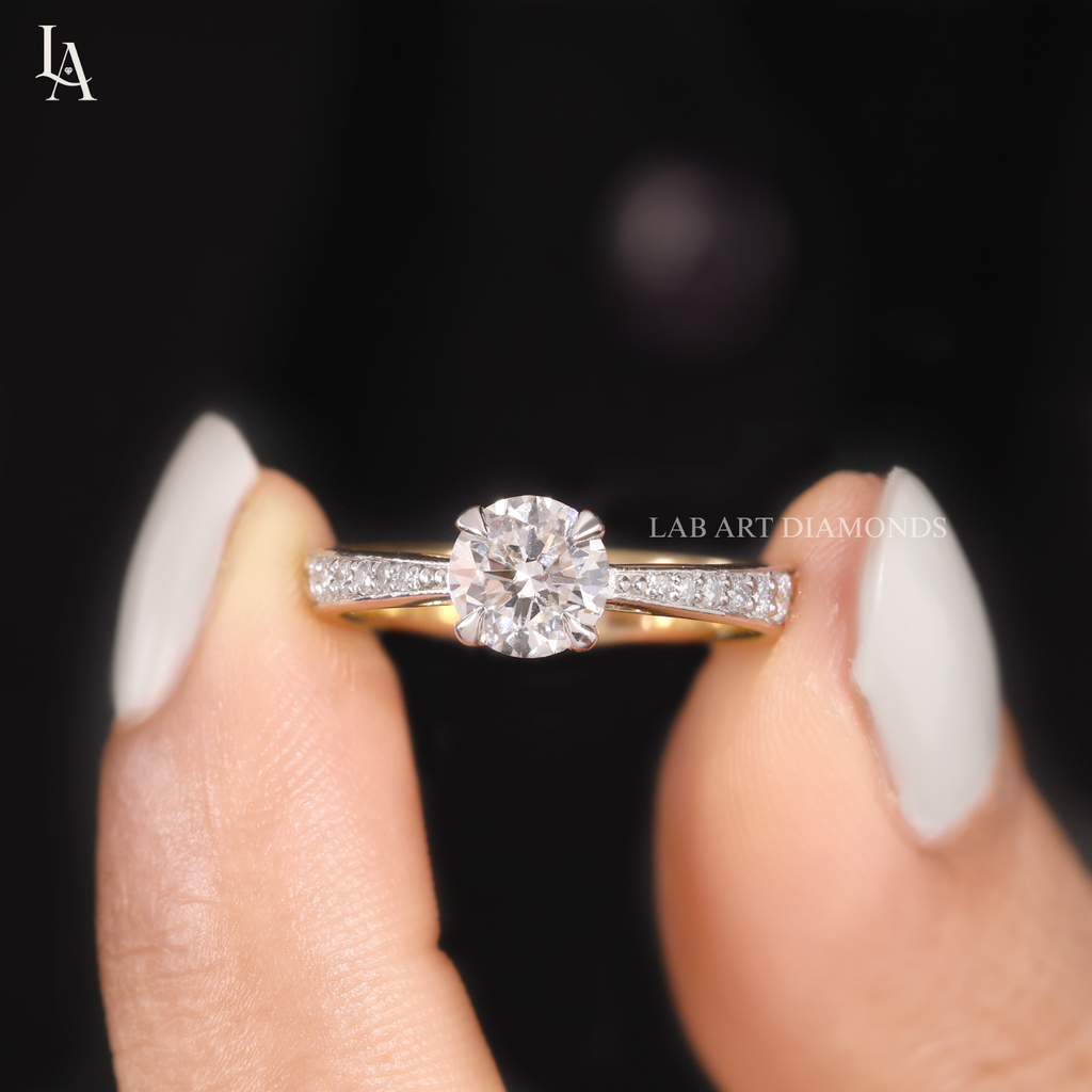 Round Cut Engagement Ring
