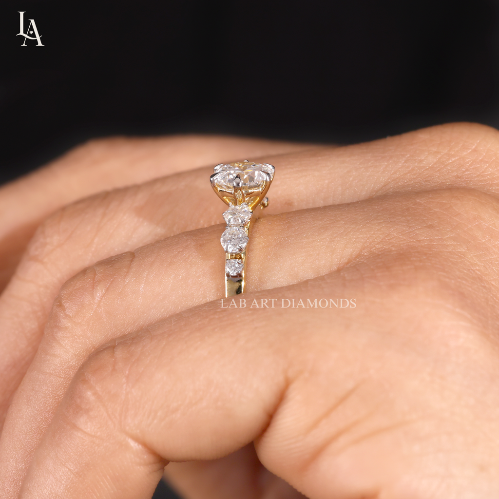 Round Cut Graduated Side Stone Engagement Ring