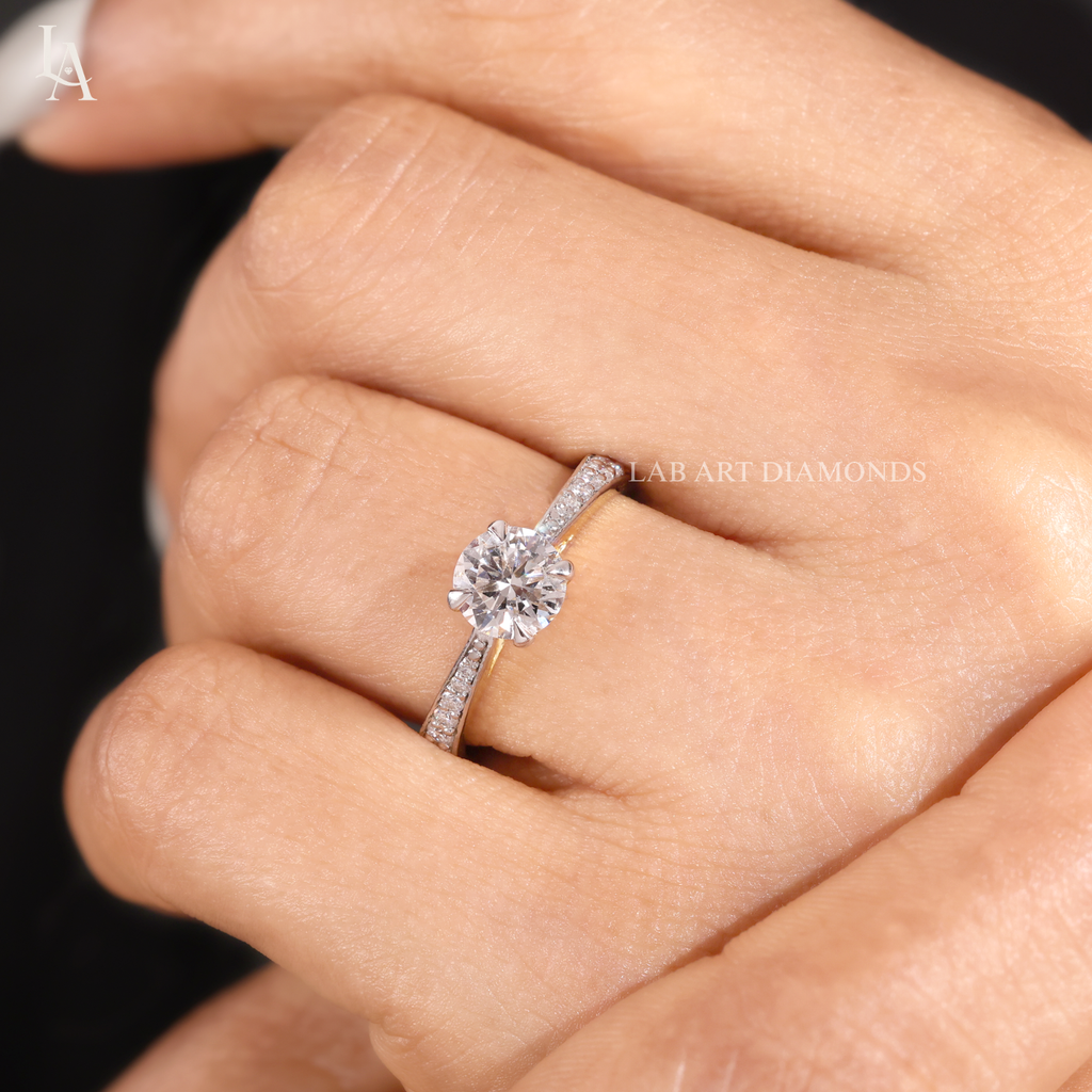 Round Cut Engagement Ring