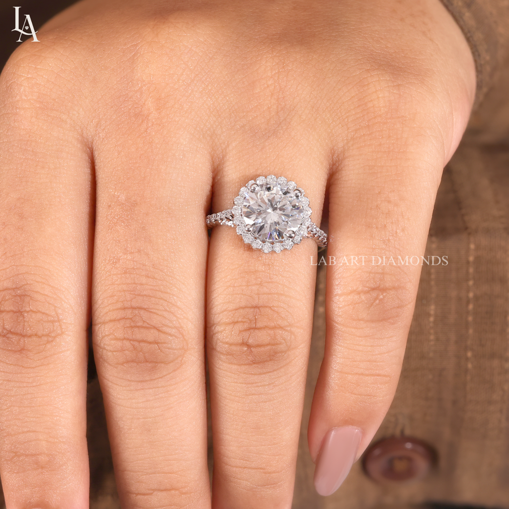 Round Cut Halo Engagement Ring
