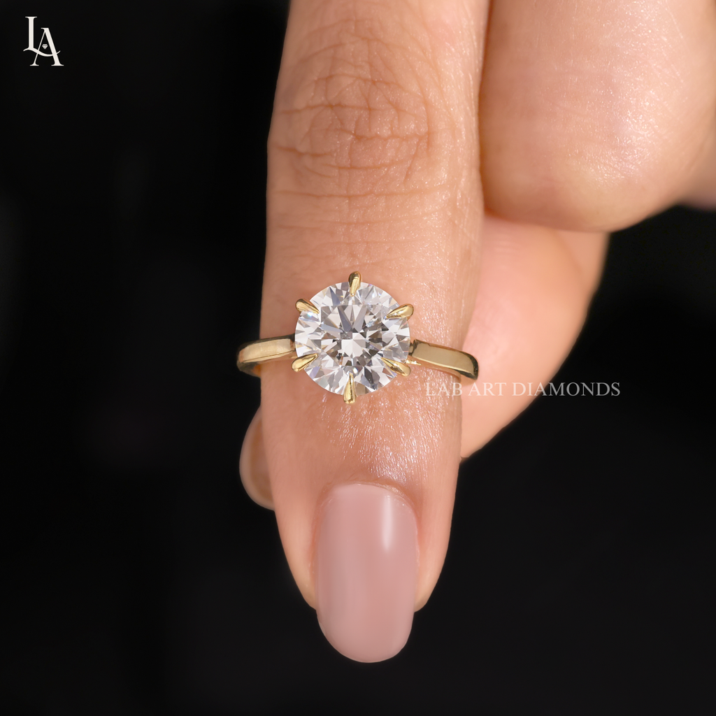 Round Cut Solitaire Engagement Ring