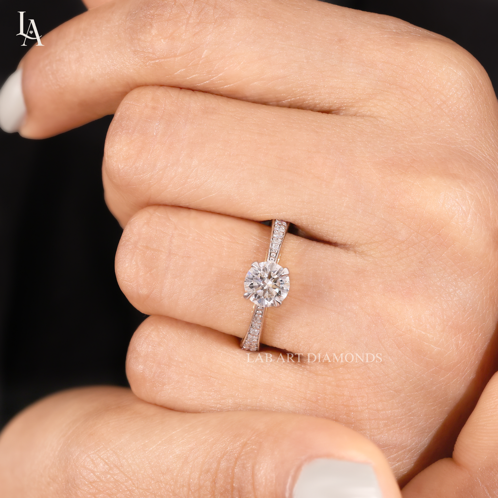 Round Cut Engagement Ring